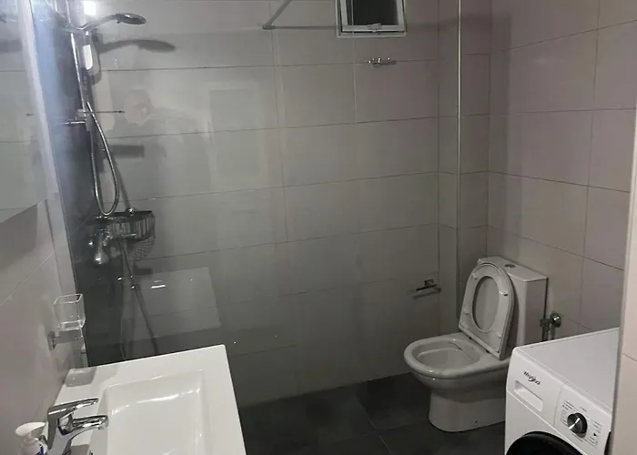 Exclusive Ladadika 1